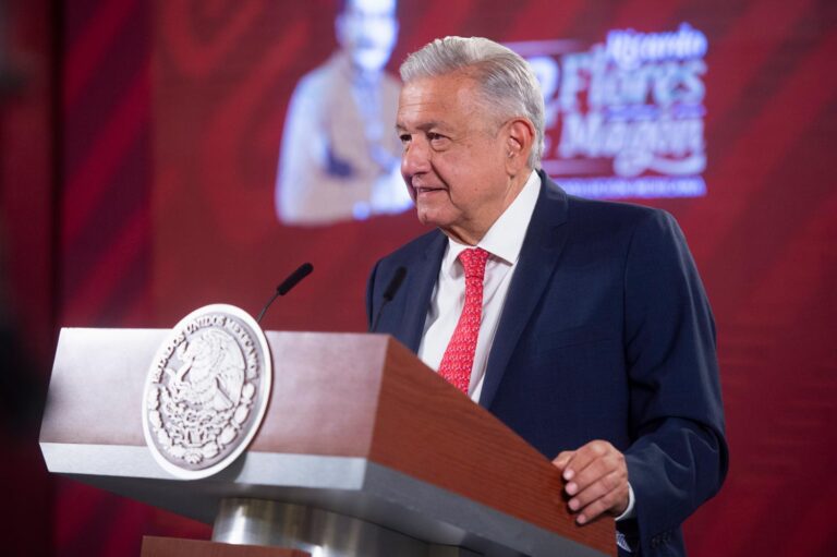 ¿Nuevo presidenciable en México? AMLO ‘destapa’ a Adán López