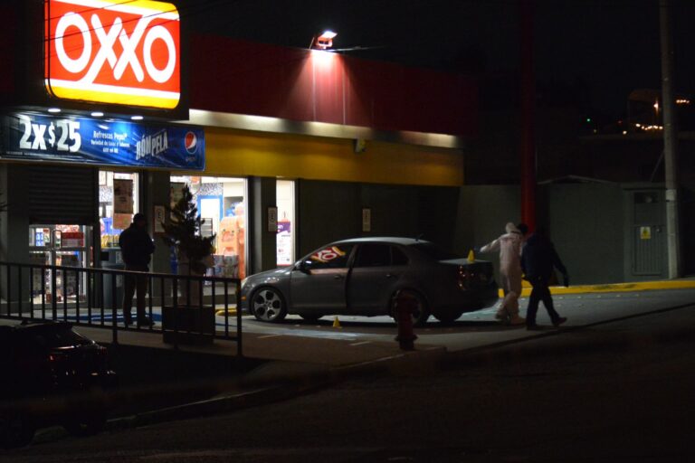 Asesinan a mujer frente a sus hijos al salir de un Oxxo